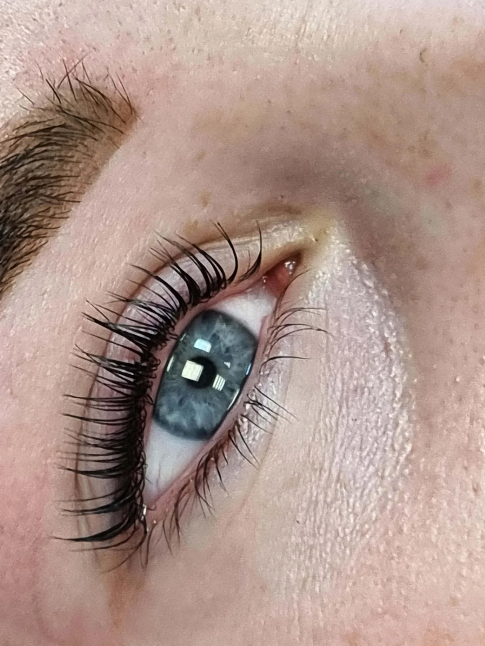 Lash lift giving a dramatic curl and added length without extensions